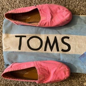 Gently used size 6.5 women’s bright pink Tom’s shoes!